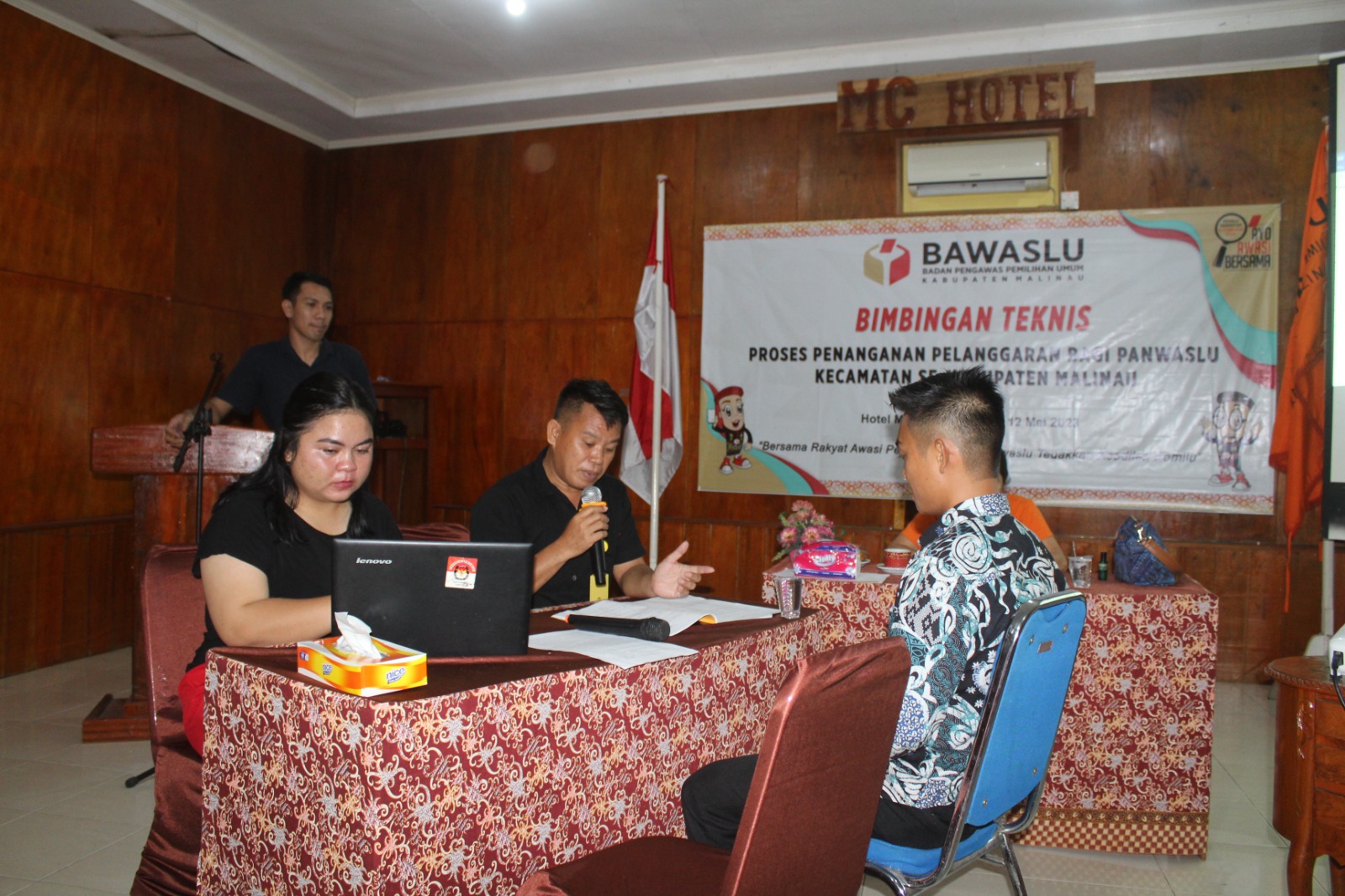 BAWASLU MALINAU GELAR BIMTEK, TINGKATKAN KEMAMPUAN PANWASCAM MENGENAI PENANGANAN PELANGGARAN
