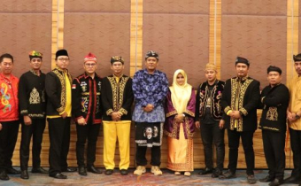 RAPAT PLENO MEMTUTUSKAN DONNY SEBAGAI KETUA BAWASLU MALINAU UNTUK KEDUA KALI