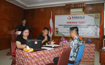 BAWASLU MALINAU GELAR BIMTEK, TINGKATKAN KEMAMPUAN PANWASCAM MENGENAI PENANGANAN PELANGGARAN