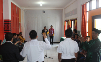 BAWASLU MALINAU LANTIK 2 PANWASCAM PAW, INTSTRUKSIKAN CEPAT MENYESUAIKAN DENGAN TAHAPAN PEMILU