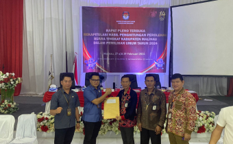 BAWASLU MALINAU AWASI REKAPITULASI SUARA DARI AWAL SAMPAI AKHIR