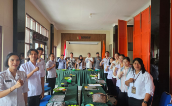 Foto Bersama Pimpinan Bawaslu Kaltara Dengan Pimpinan dan Jajaran Sekretariat Bawaslu Malinau