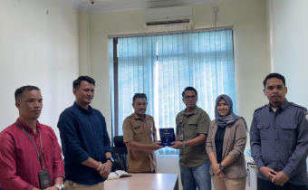 Momen Foto Bersama Antara Bawaslu, KPU dan Disdukcapil Malinau