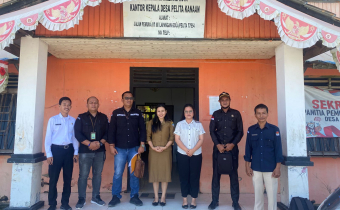 Momen Foto Bersama Jajaran Bawaslu, KPU dan Perangkat Desa Pelita Kanaan Pada Uji Petik